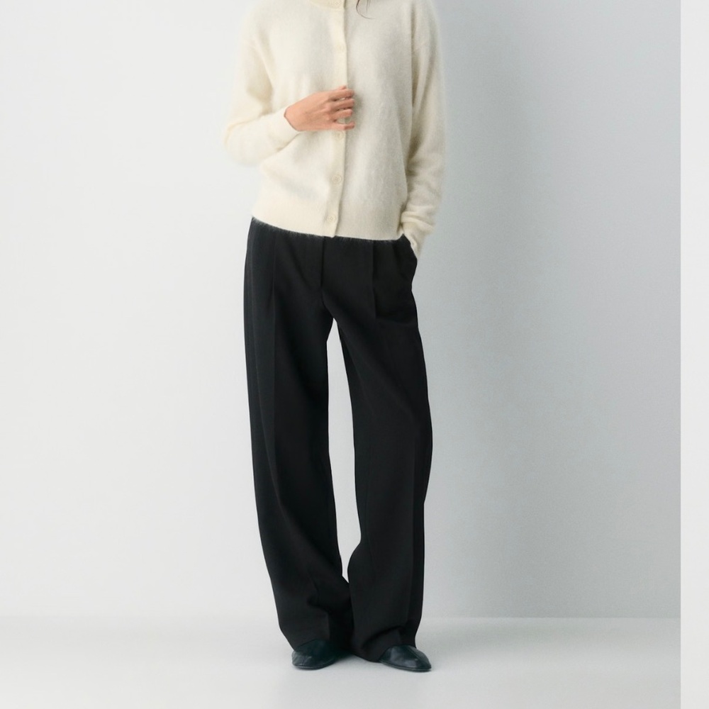 Aritzia cashmere crew - Picture 2 of 2